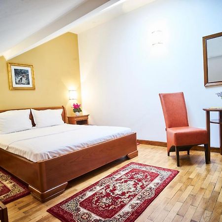 Cozy Attic Room VI Бухарест Экстерьер фото