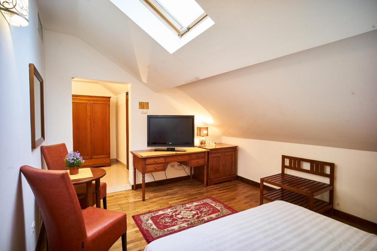 Cozy Attic Room VI Бухарест Экстерьер фото